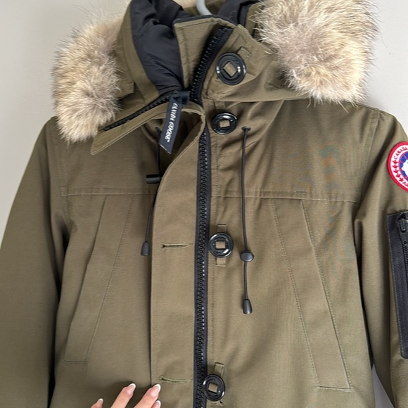 CANADA GOOSE MONTEBELLO PARKA MILITARY GREEN - Picture 6 of 15